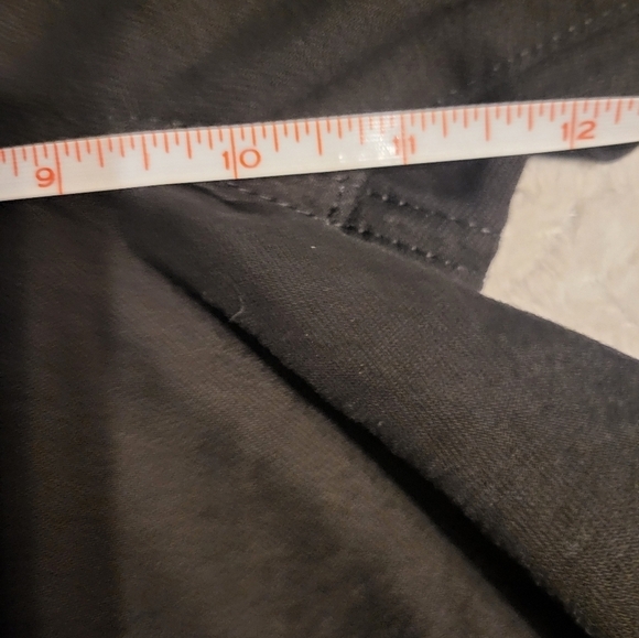 NYDJ Black Capri jeans/frayed hem Size 10 NWOT - Picture 13 of 14